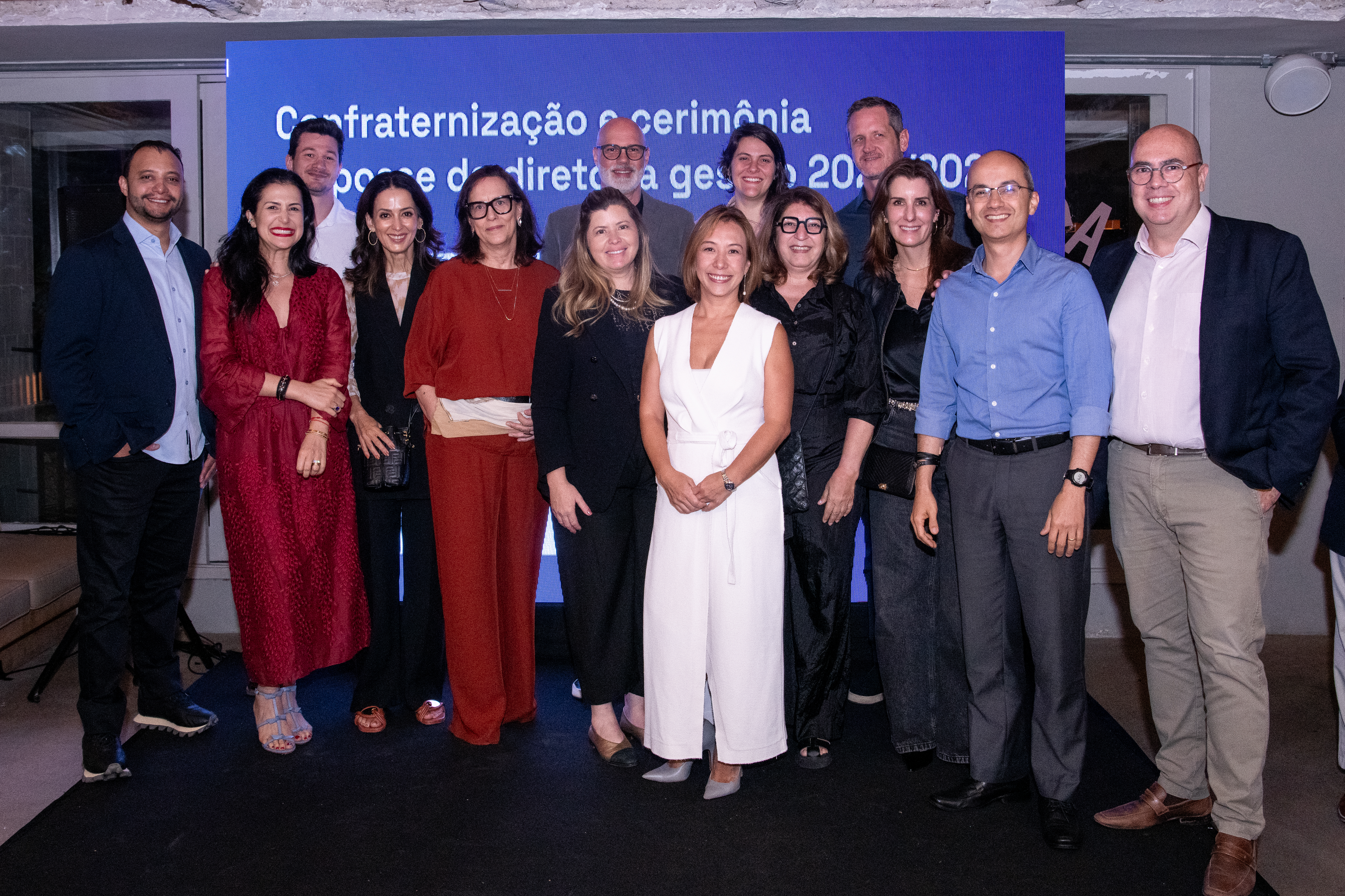 Confraternização anual da AsBEA-SP reúne associados, celebra nova gestão e homenageia o arq. Júlio Neves