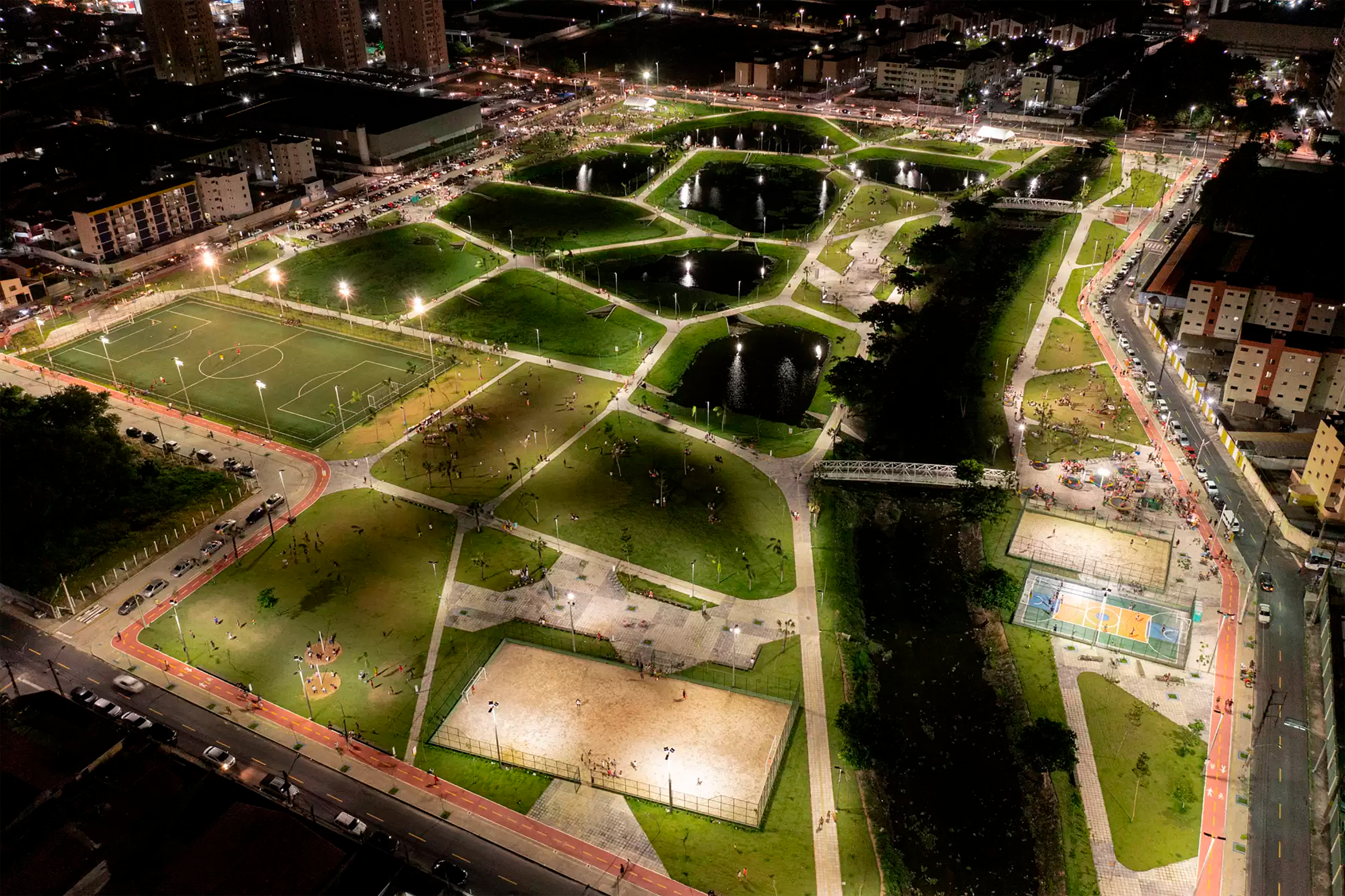 Grupo de Trabalho de Urbanismo Expõe: Parque Rachel de Queiroz, uma imersão sobre como infraestruturas tradicionalmente invisíveis se tornam paisagem.